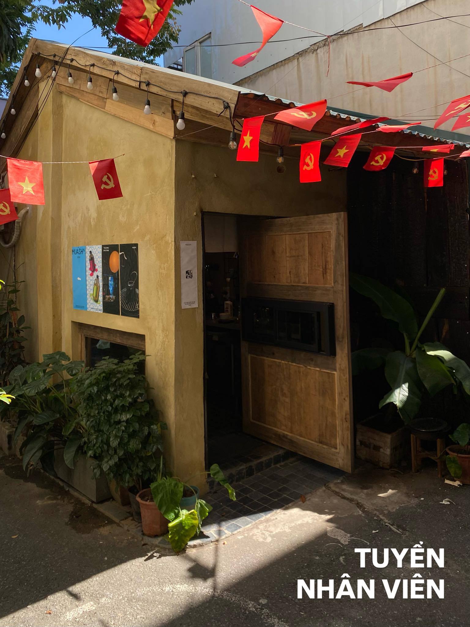 Pha Chế Phục Vụ Mùa's HN Cafe Phố Cổ